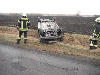 Feje tetején landolt a személyautó.
