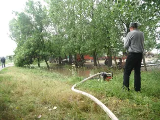 Belvíz szivattyúzás.