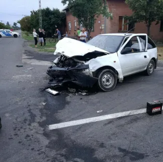 Kettő személyautó ütközött
