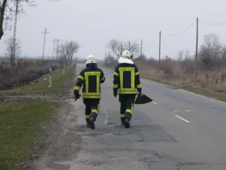 A szarvasi úton 7-8 km között avar égett.
