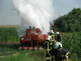 Munkagép égett ki Csárdaszállás határában.