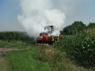 Munkagép égett ki Csárdaszállás határában.