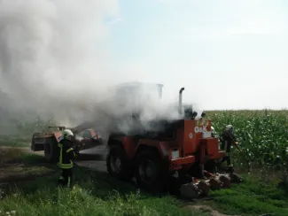 Munkagép égett ki Csárdaszállás határában.