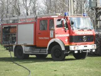 Gyomaendrődön Toldi utcán műanyag konténerek égtek.