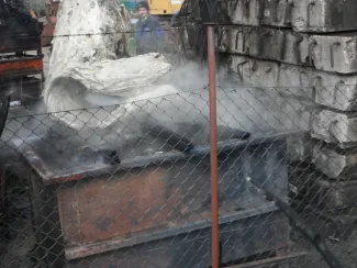 Gyomaendrődön Toldi utcán műanyag konténerek égtek.