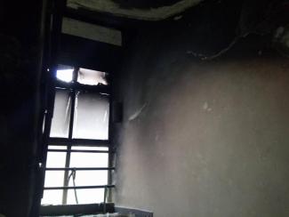 Villanyóra szekrény égett a lakótelepen