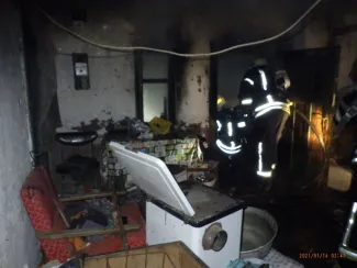 Lakóház 2 szobája égett