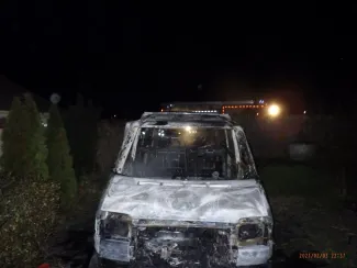 Kisteher autó éget