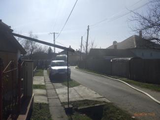 Lakott melléképület teljes terjedelembe égett.